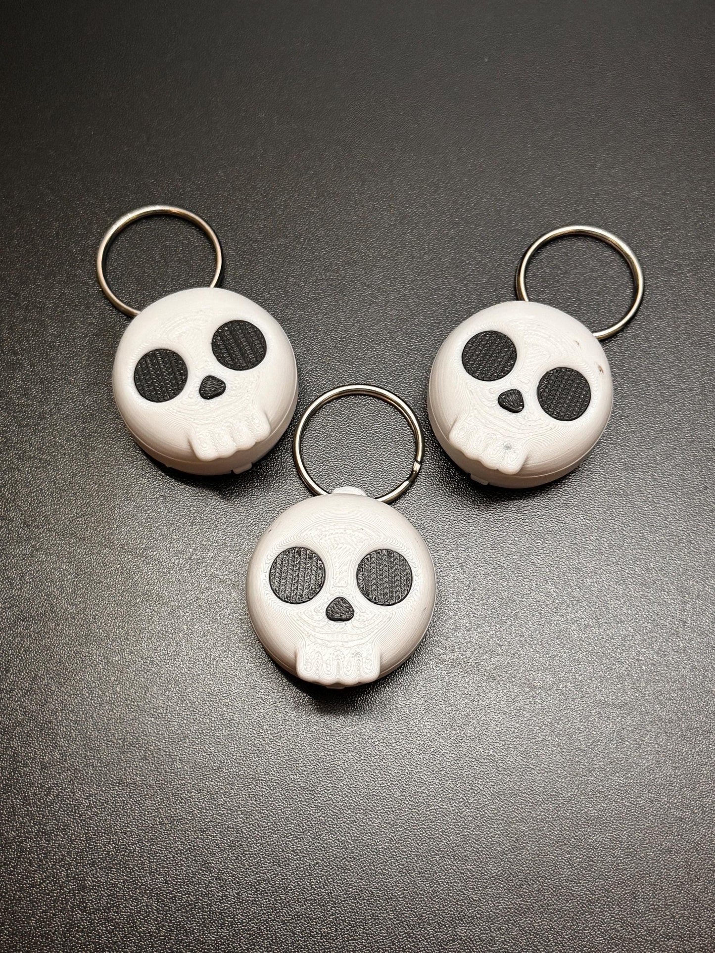 Skull AirTag Holder Keychain
